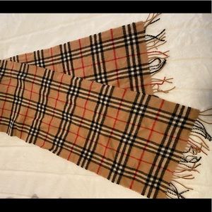 Burberry lambs wool scarf